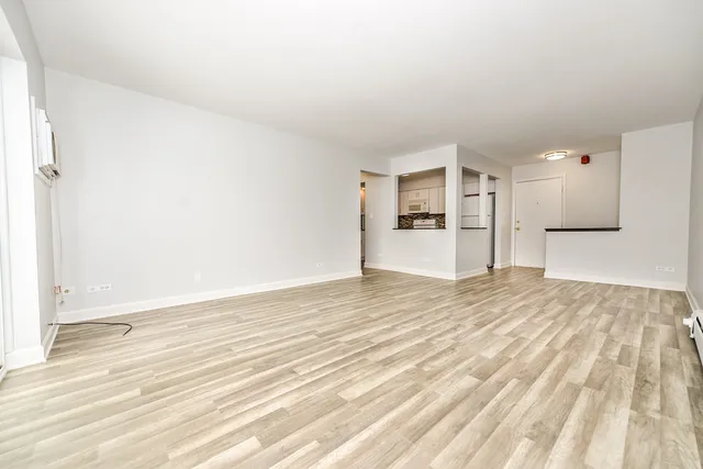 $1,600 | 2234 South Goebbert Road, Unit 320, Arlington Heights, IL 60005