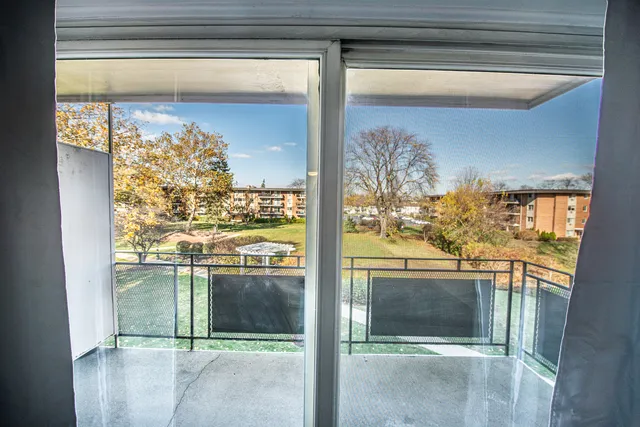 $1,600 | 2234 South Goebbert Road, Unit 320, Arlington Heights, IL 60005