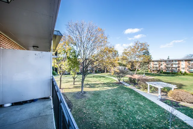 $1,600 | 2234 South Goebbert Road, Unit 320, Arlington Heights, IL 60005