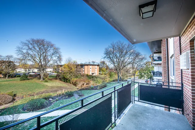 $1,600 | 2234 South Goebbert Road, Unit 320, Arlington Heights, IL 60005