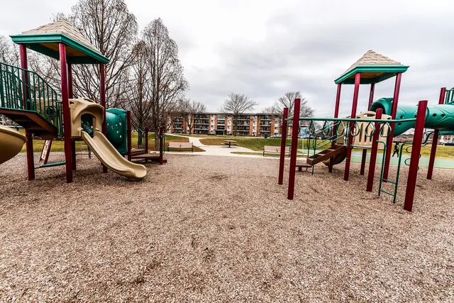 $1,600 | 2234 South Goebbert Road, Unit 320, Arlington Heights, IL 60005