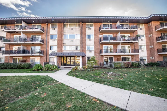 $1,600 | 2234 South Goebbert Road, Unit 320, Arlington Heights, IL 60005