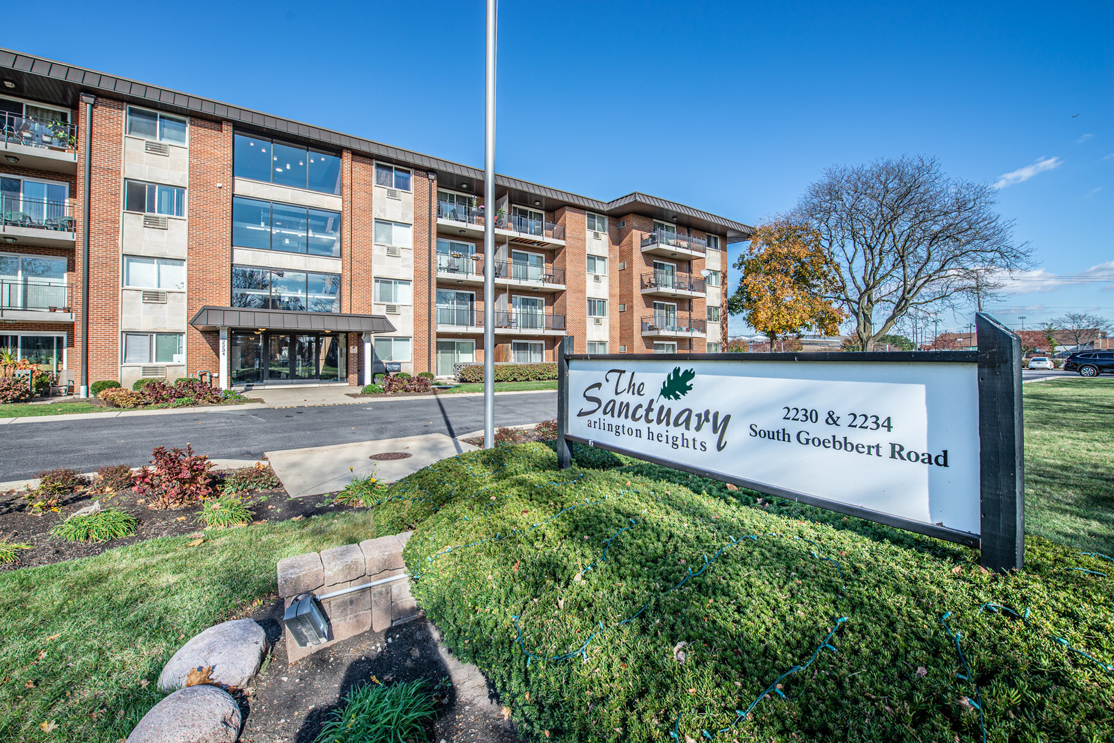2234 South Goebbert Road, Unit 320 Arlington Heights, IL 60005 - Photo 37 of 37 a view of sign board with buildings