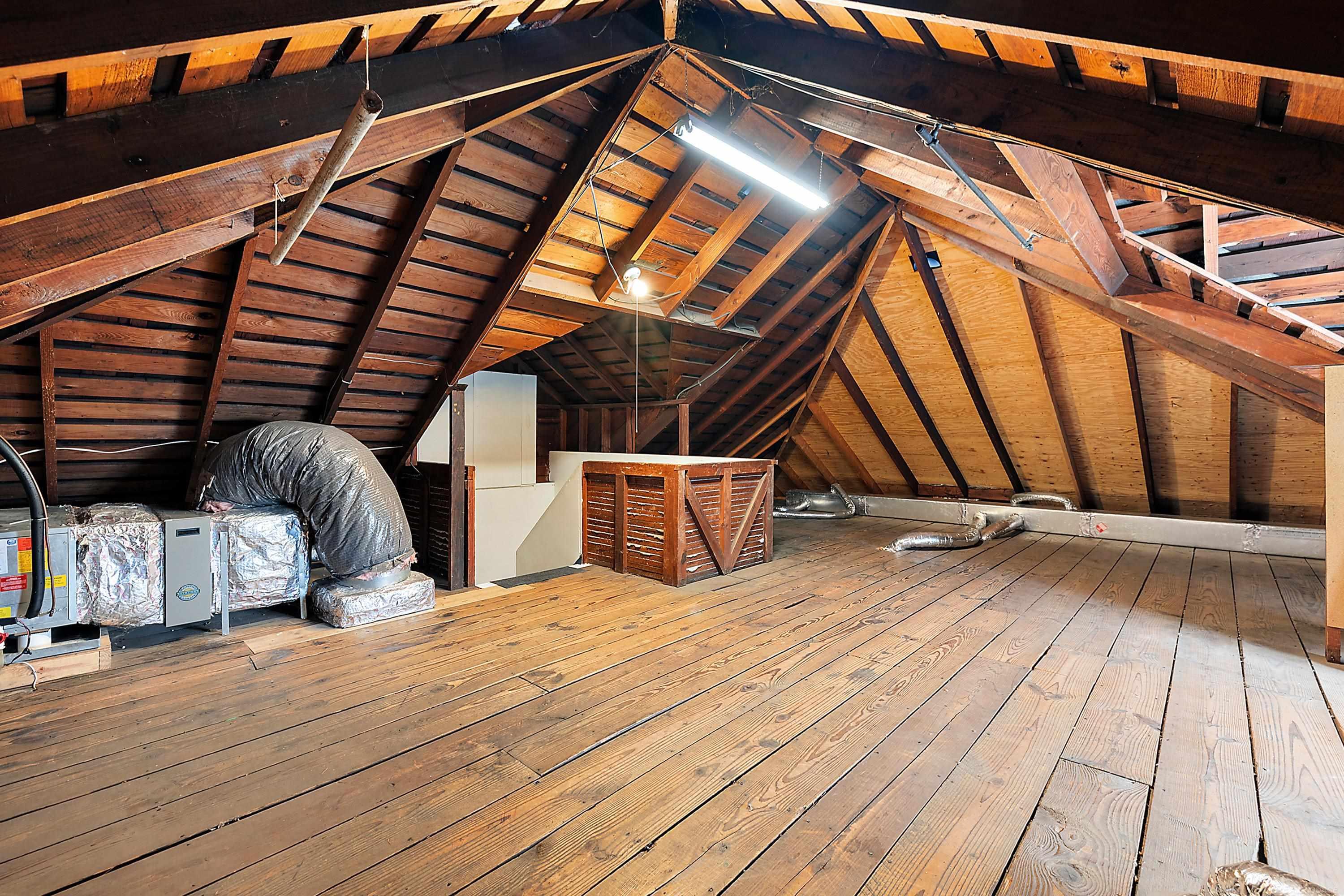 1371 Bedford Road Grosse Pointe, MI 48230 - Photo 30 of 44 50124154-31.JPG