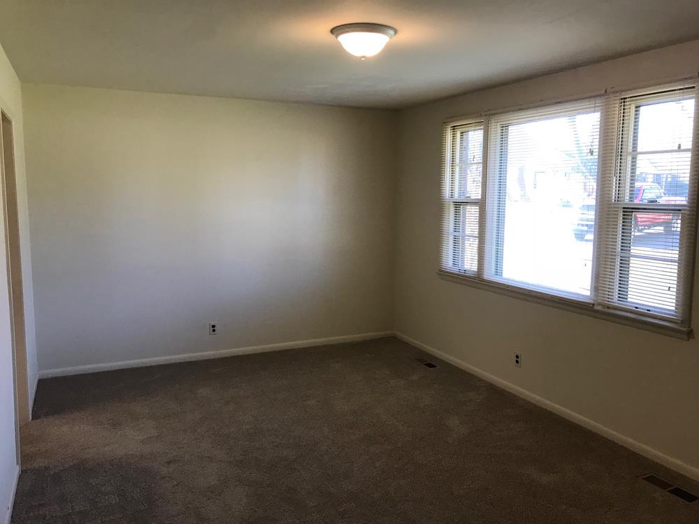 703 Olympia Place Murfreesboro, TN 37130 - Photo 11 of 13 an empty room with a window