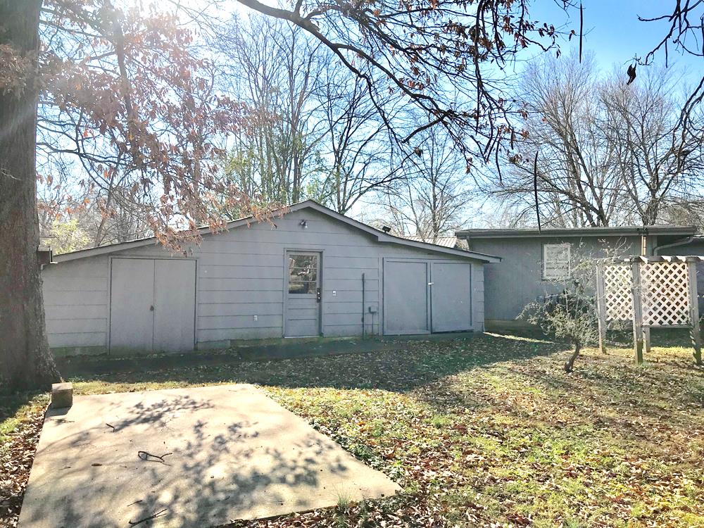 703 Olympia Place Murfreesboro, TN 37130 - Photo 3 of 13 a backyard of a house