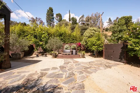 $2,550,000 | 28960 Crags Drive, Agoura Hills, CA 91301