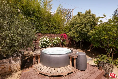 $2,550,000 | 28960 Crags Drive, Agoura Hills, CA 91301