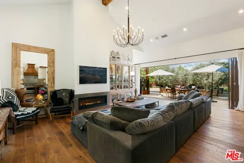 $2,550,000 | 28960 Crags Drive, Agoura Hills, CA 91301