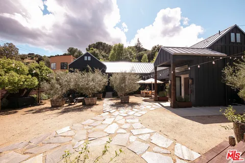 $2,550,000 | 28960 Crags Drive, Agoura Hills, CA 91301