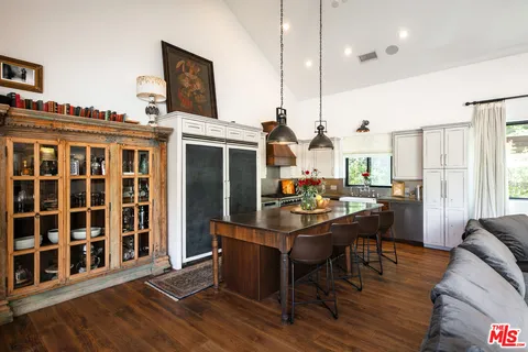 $2,550,000 | 28960 Crags Drive, Agoura Hills, CA 91301