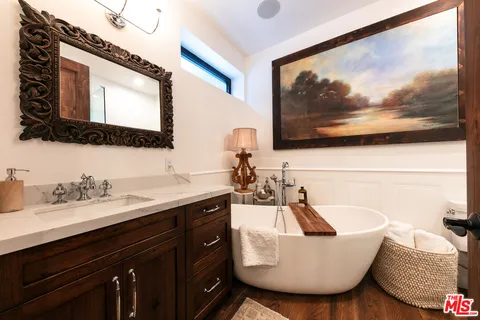 $2,550,000 | 28960 Crags Drive, Agoura Hills, CA 91301