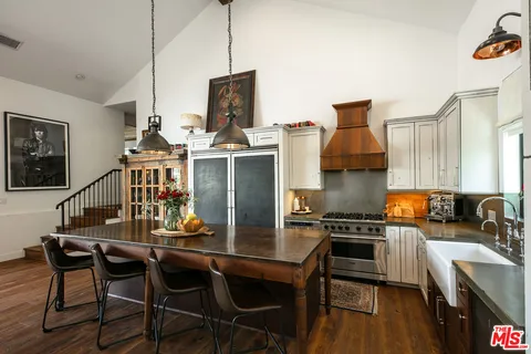 $2,550,000 | 28960 Crags Drive, Agoura Hills, CA 91301