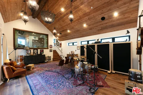 $2,550,000 | 28960 Crags Drive, Agoura Hills, CA 91301