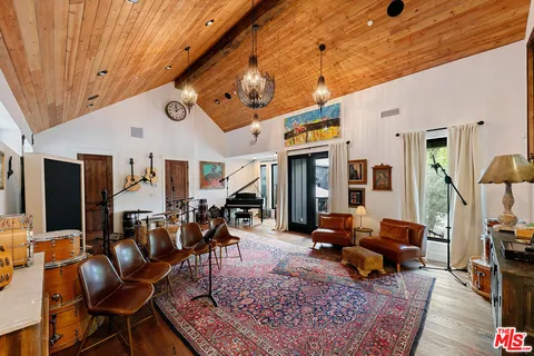 $2,550,000 | 28960 Crags Drive, Agoura Hills, CA 91301