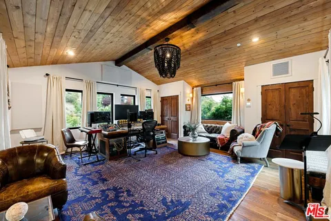 $2,550,000 | 28960 Crags Drive, Agoura Hills, CA 91301