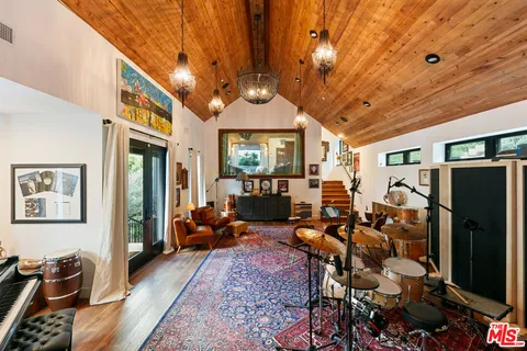 $2,550,000 | 28960 Crags Drive, Agoura Hills, CA 91301