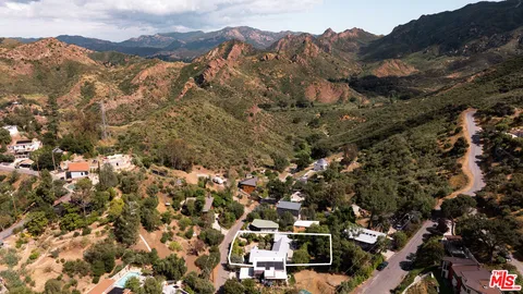 $2,550,000 | 28960 Crags Drive, Agoura Hills, CA 91301