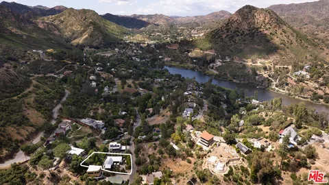 $2,550,000 | 28960 Crags Drive, Agoura Hills, CA 91301