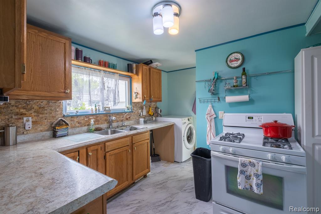 4124 North Genesee Road Flint, MI 48506 - Photo 2 of 11