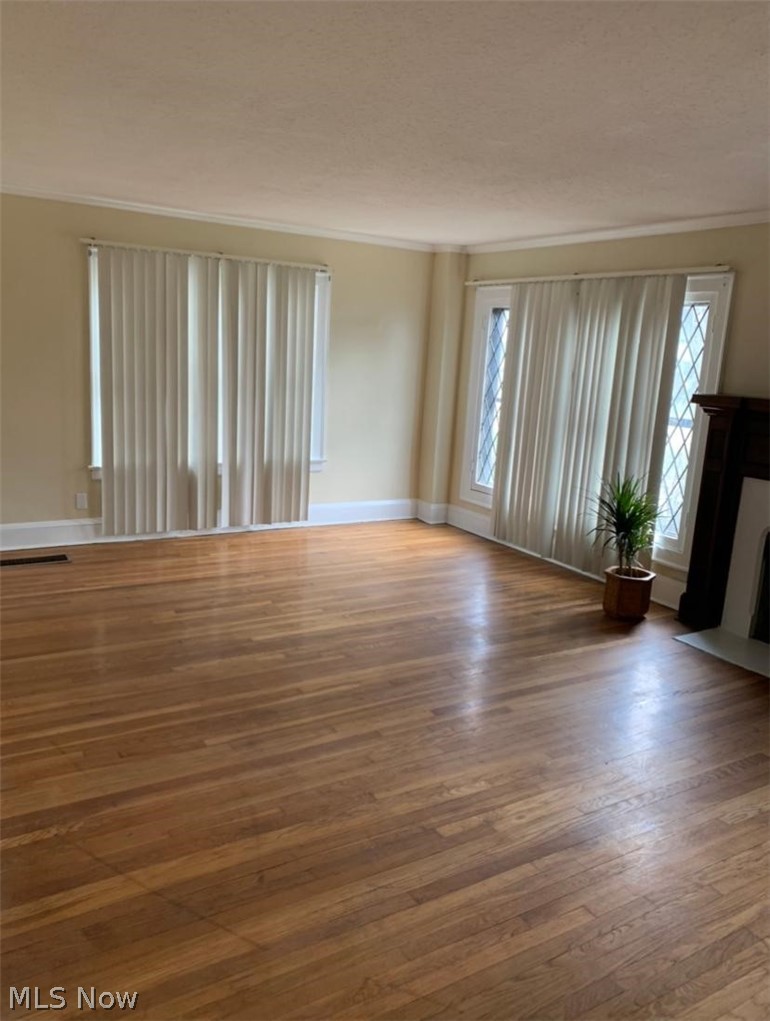 16811 Kenyon Road Cleveland, OH 44120 - Photo 13 of 35 Livingroom 1st floor