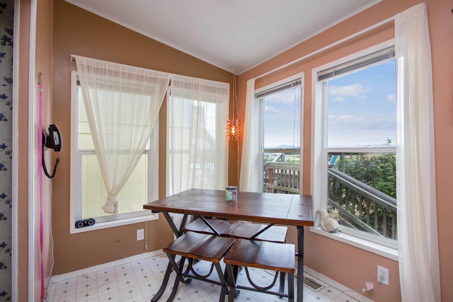 940 Ayres Road Eagle Point, OR 97524 - Photo 14 of 35 a dining room with furniture and windows