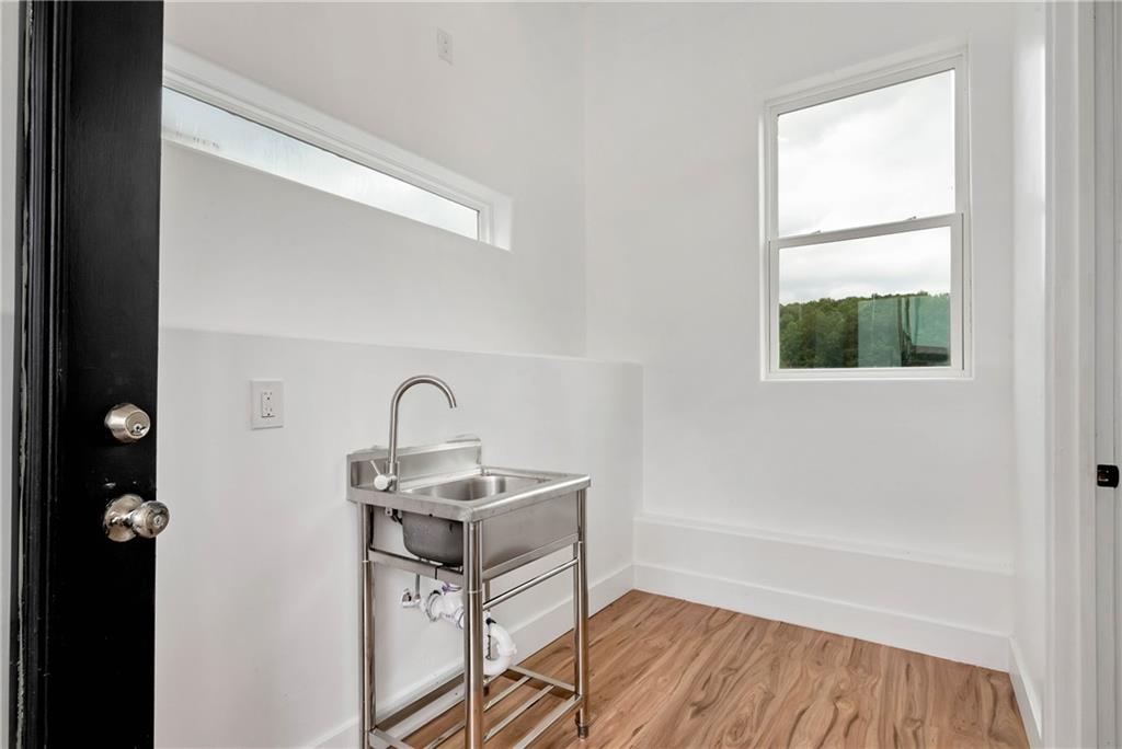1197 Dee Kennedy Road Auburn, GA 30011 - Photo 31 of 78 a bathroom with a bathtub and shower
