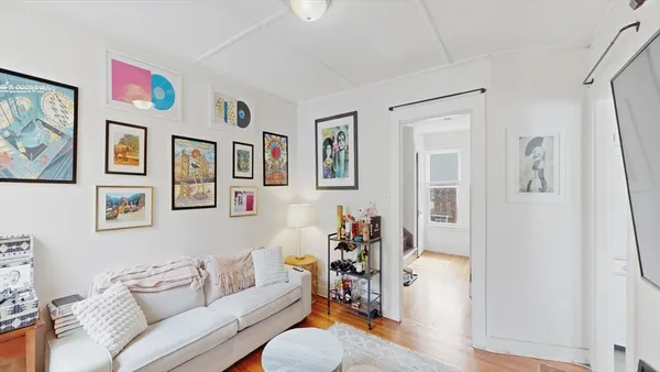 $3,900 | 64 Winslow Avenue, Unit 2, Somerville, MA 02144