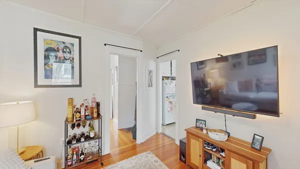 $3,900 | 64 Winslow Avenue, Unit 2, Somerville, MA 02144