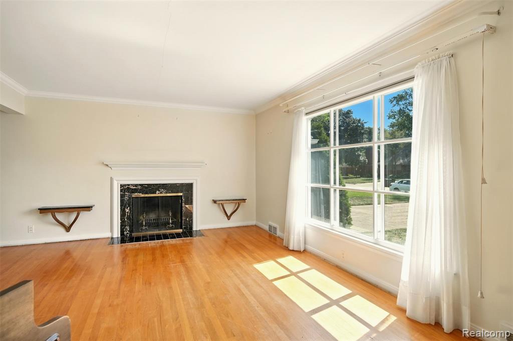 826 Shoreham Road Grosse Pointe Woods, MI 48236 - Photo 6 of 32