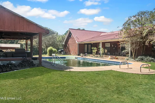 $275,000 | 294 County Road 325, Vaiden, MS 39176