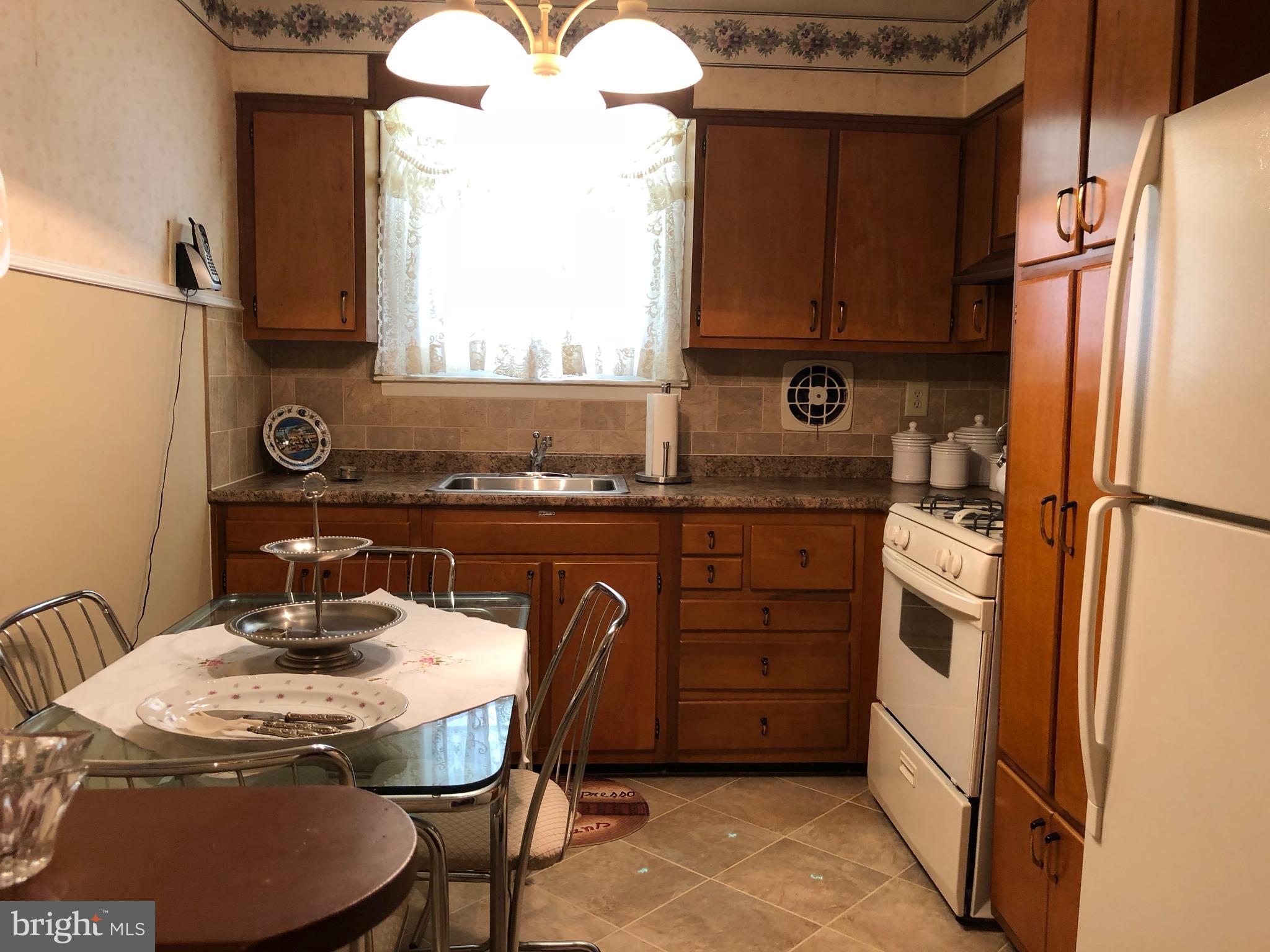 2952 Willits Road Philadelphia, PA 19136 - Photo 14 of 42 Eat in Kitchen