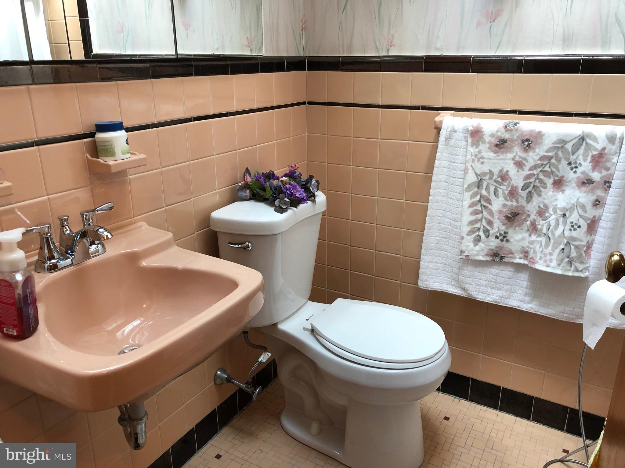 2952 Willits Road Philadelphia, PA 19136 - Photo 21 of 42 Ceramic Tile Hall Bath