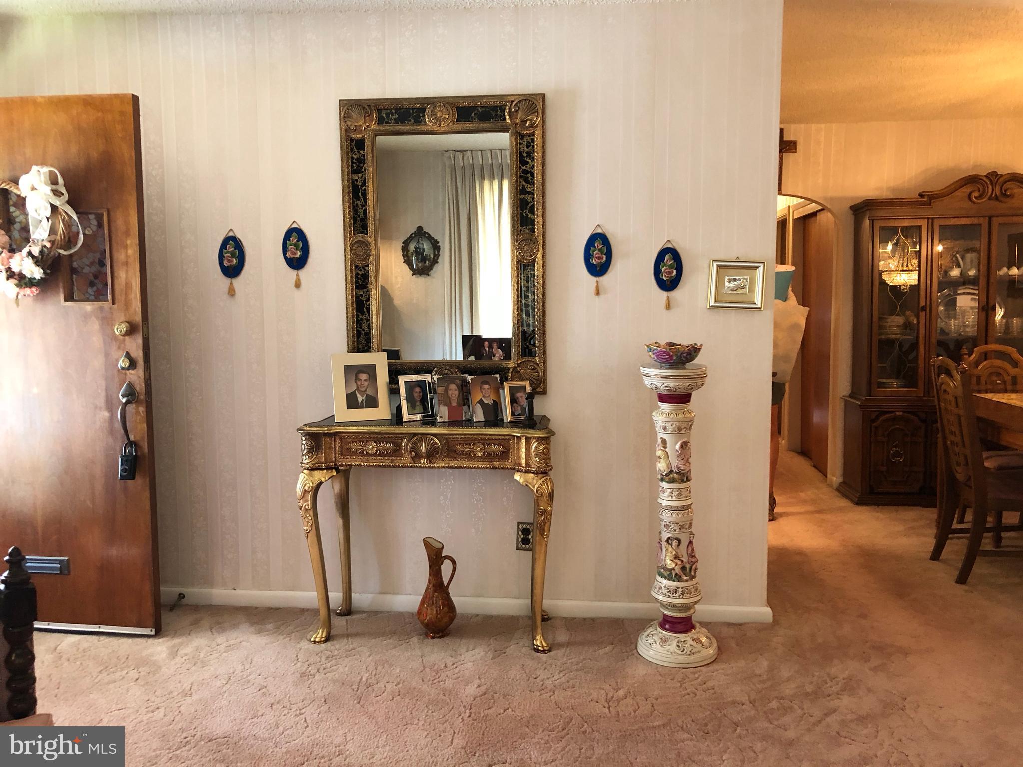 2952 Willits Road Philadelphia, PA 19136 - Photo 8 of 42 Living Room