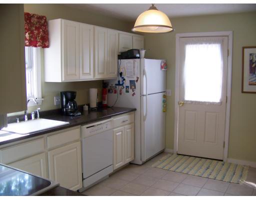 3 Chesterfield Road Northborough, MA 01532 - Photo 4 of 18 Gallery Image 4