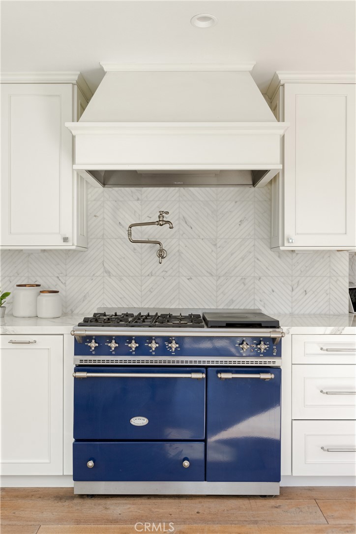 781 Summit Drive Laguna Beach, CA 92651 - Photo 19 of 73 a stove top oven sitting inside of a kitchen