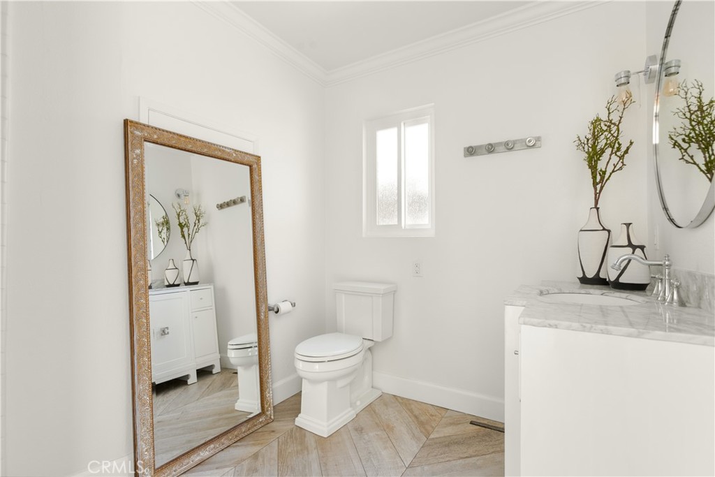 781 Summit Drive Laguna Beach, CA 92651 - Photo 32 of 73 Top Level Ensuite Bathroom