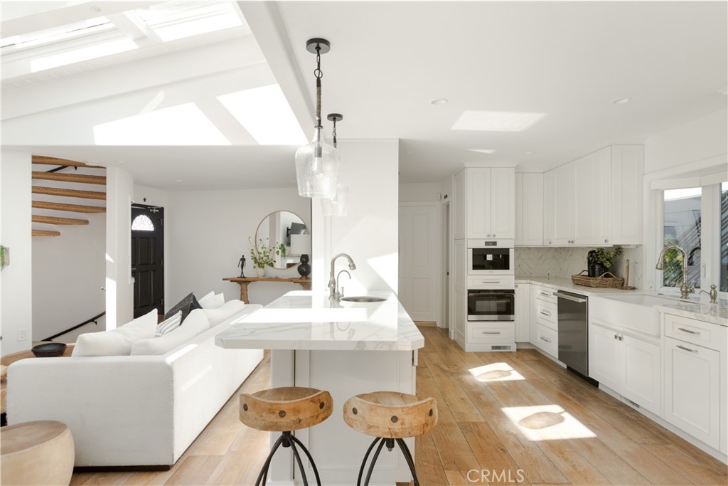 781 Summit Drive Laguna Beach, CA 92651 - Photo 8 of 73 Entry level