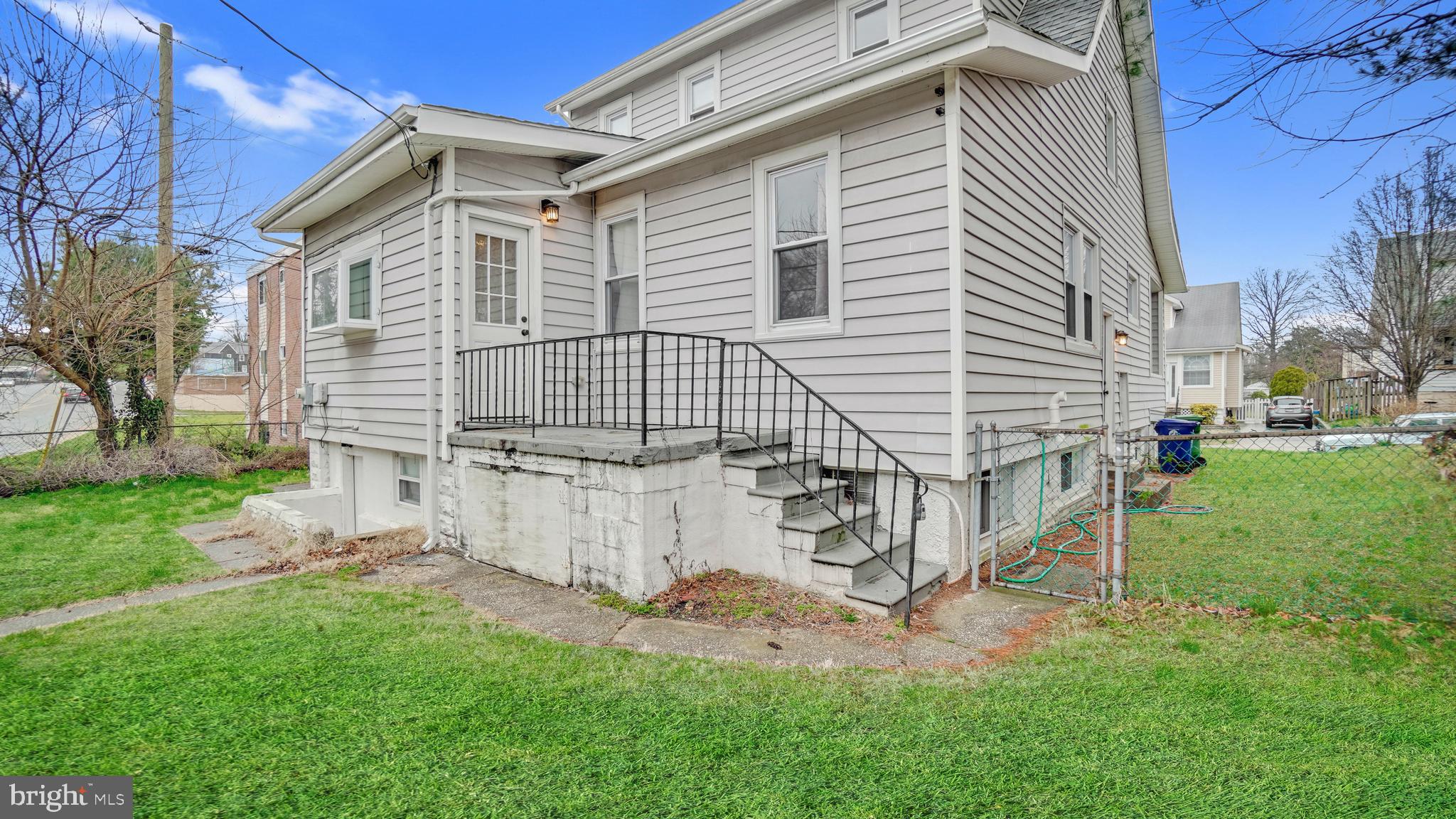 3113 Cedarhurst Road Baltimore, MD 21214 - Photo 5 of 38 Monrovia side of house and garage access side