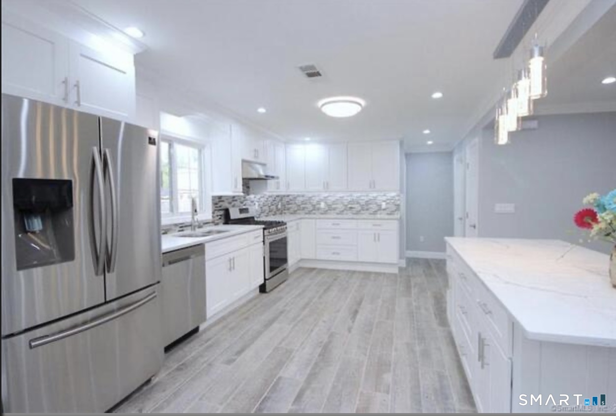 5 Griffith Road Greenwich, CT 06878 - Photo 3 of 34 Gallery Image 3