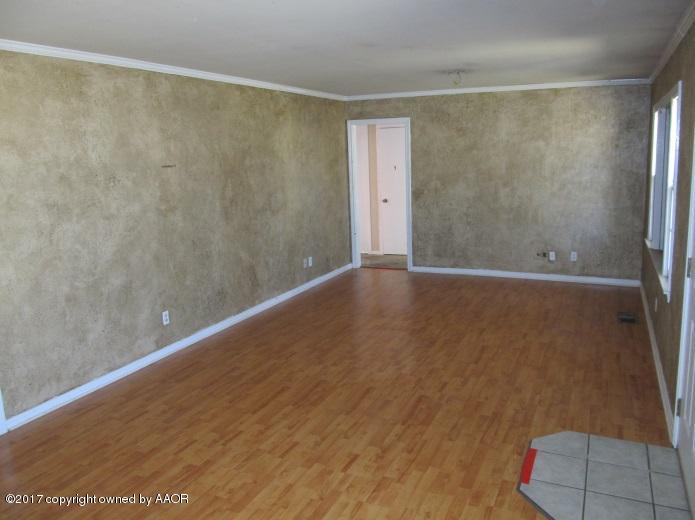 4305 South Travis Street Amarillo, TX 79110 - Photo 4 of 15 a view of room with walk in closet