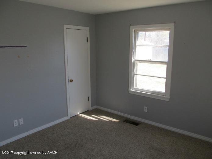 4305 South Travis Street Amarillo, TX 79110 - Photo 8 of 15 an empty room with a window