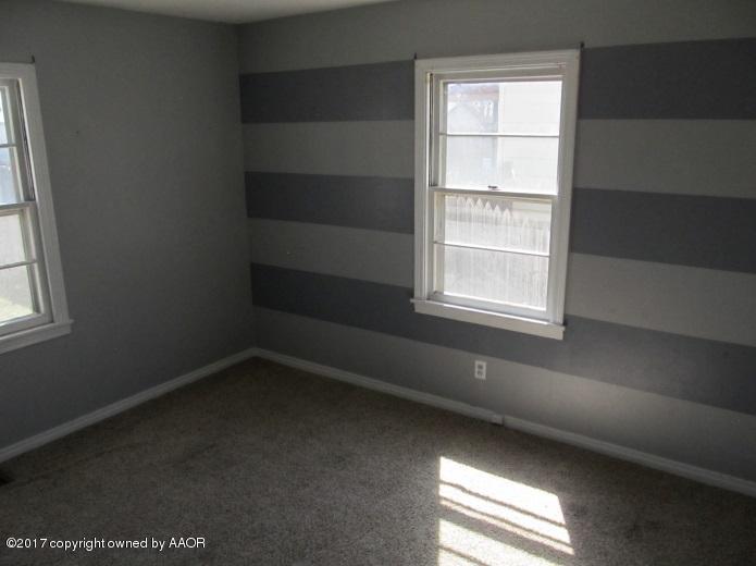 4305 South Travis Street Amarillo, TX 79110 - Photo 9 of 15 a view of empty room with window