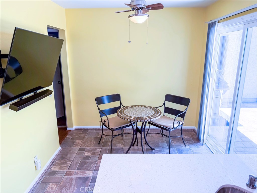 929 Thistlegate Road Oak Park, CA 91377 - Photo 12 of 27 Gallery Image 12