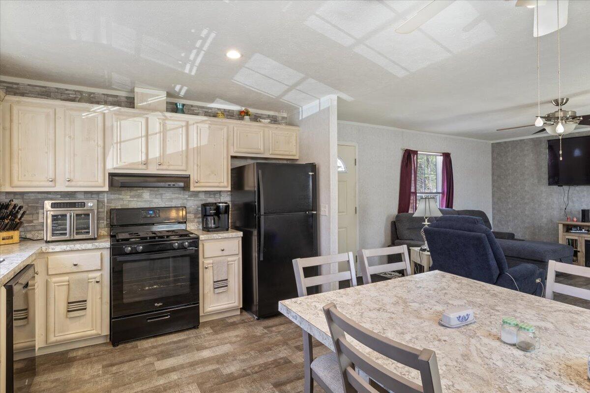 6 Liberty Drive Standish, ME 04084 - Photo 20 of 23 09-6_Liberty_St_09 Dining