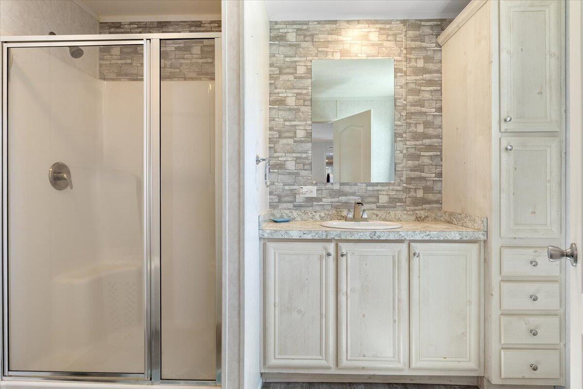 6 Liberty Drive Standish, ME 04084 - Photo 8 of 23 19-6_Liberty_St_19 primary bath