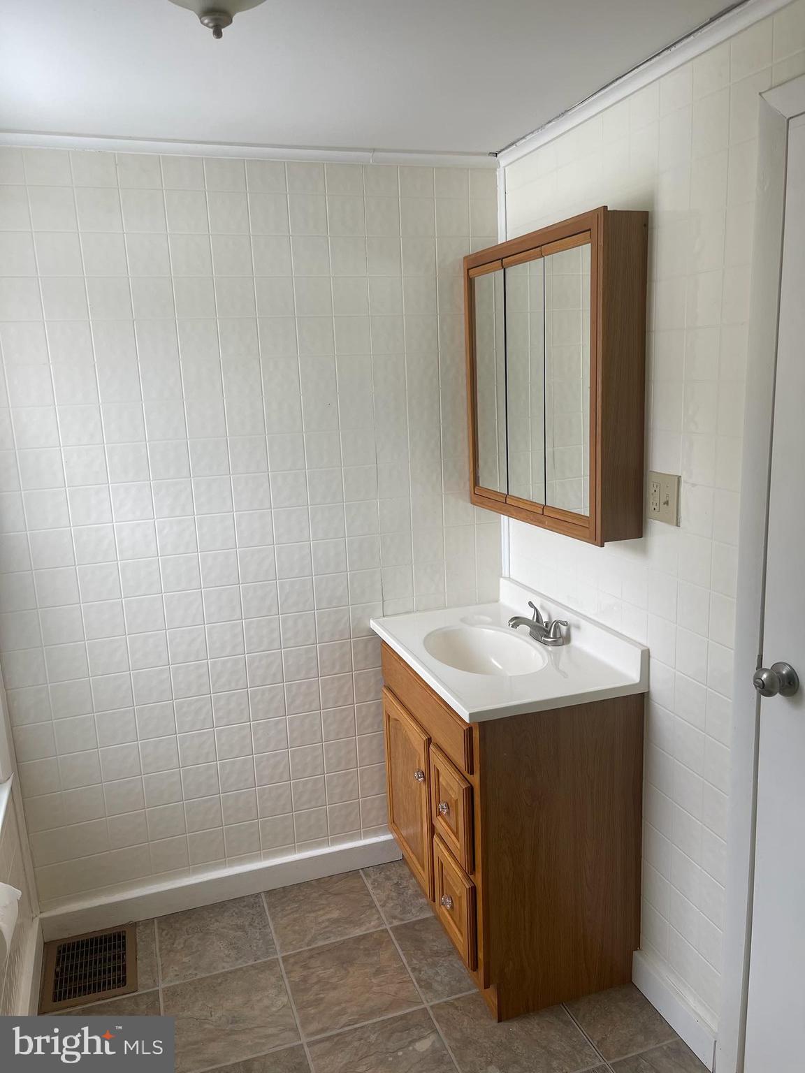 108 Poplar Road Fleetwood, PA 19522 - Photo 24 of 35 Master Full Bath