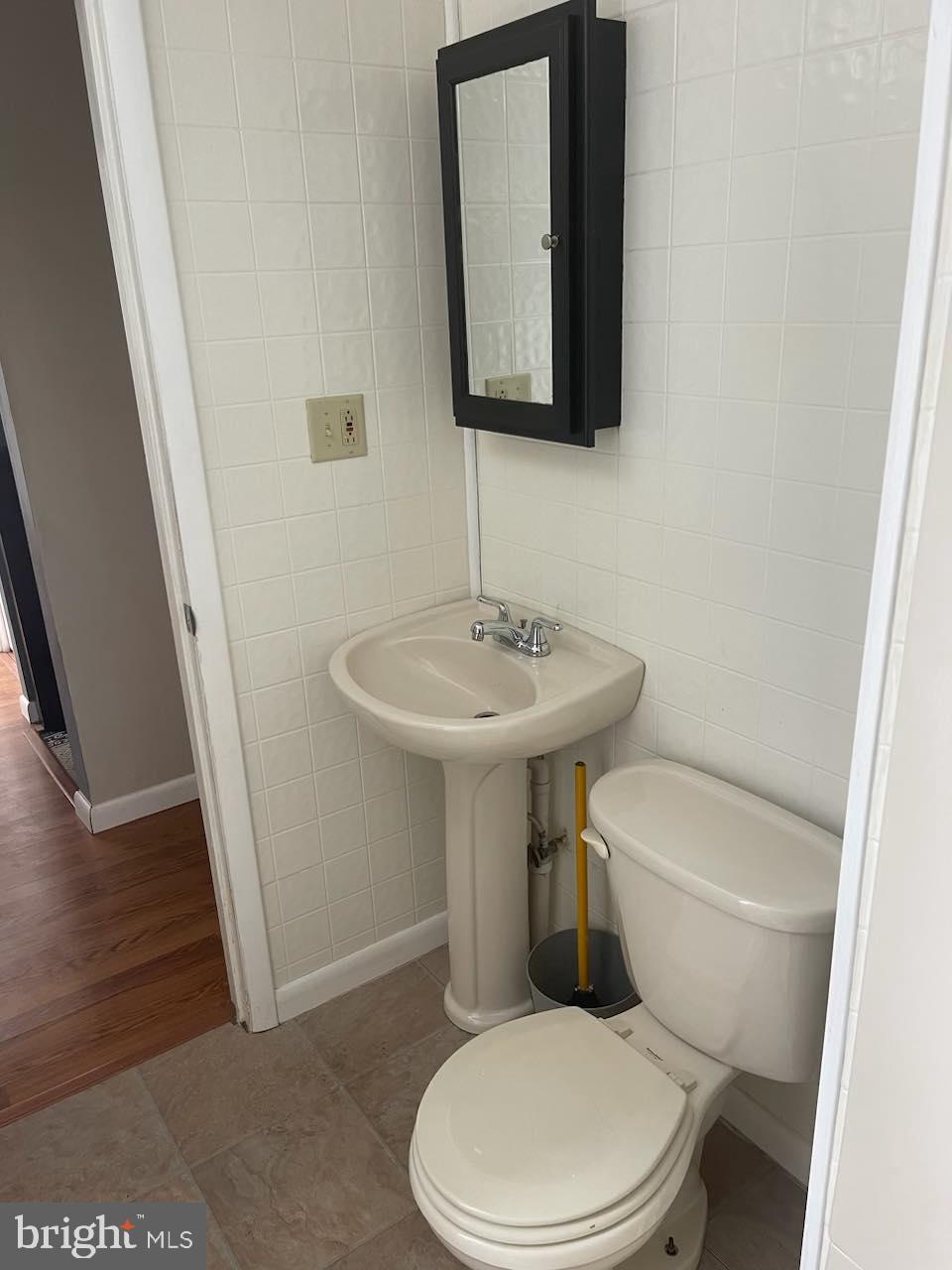 108 Poplar Road Fleetwood, PA 19522 - Photo 25 of 35 Hallway Full Bath