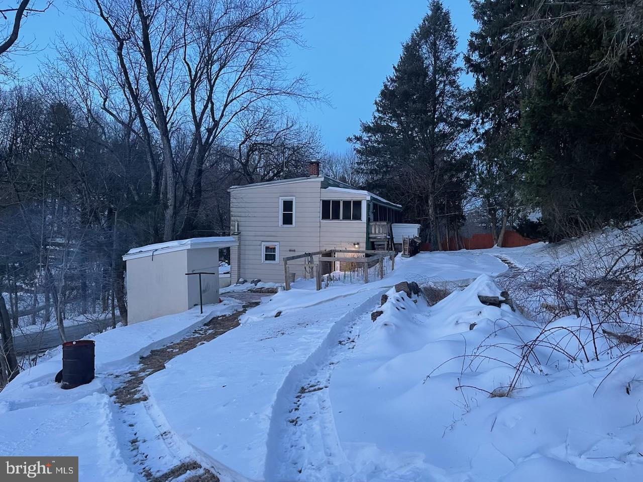 108 Poplar Road Fleetwood, PA 19522 - Photo 4 of 35 Side View