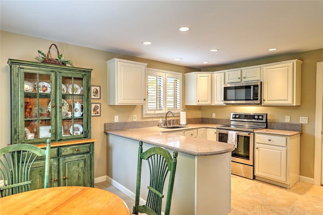 80 Fisher Road, Unit 58 Cumberland, RI 02864 - Photo 10 of 37